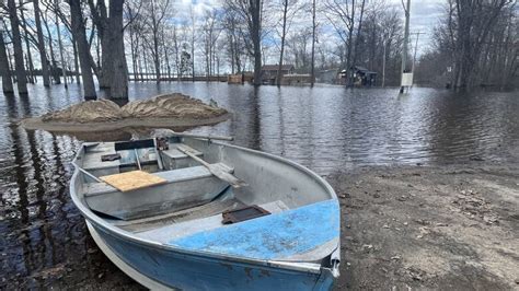 Waters starting to recede in Quebec, but officials warn spring flood season not over